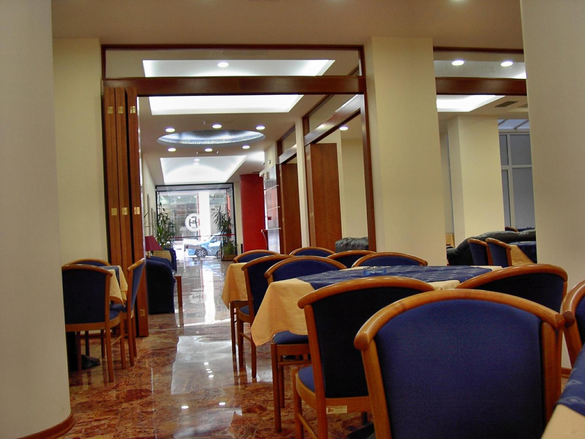 Lamía Hotel Elena מראה חיצוני תמונה
